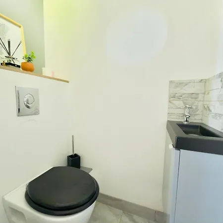 Апартаменты T2 Chaleureux - Parking - Proche Centre-ville *